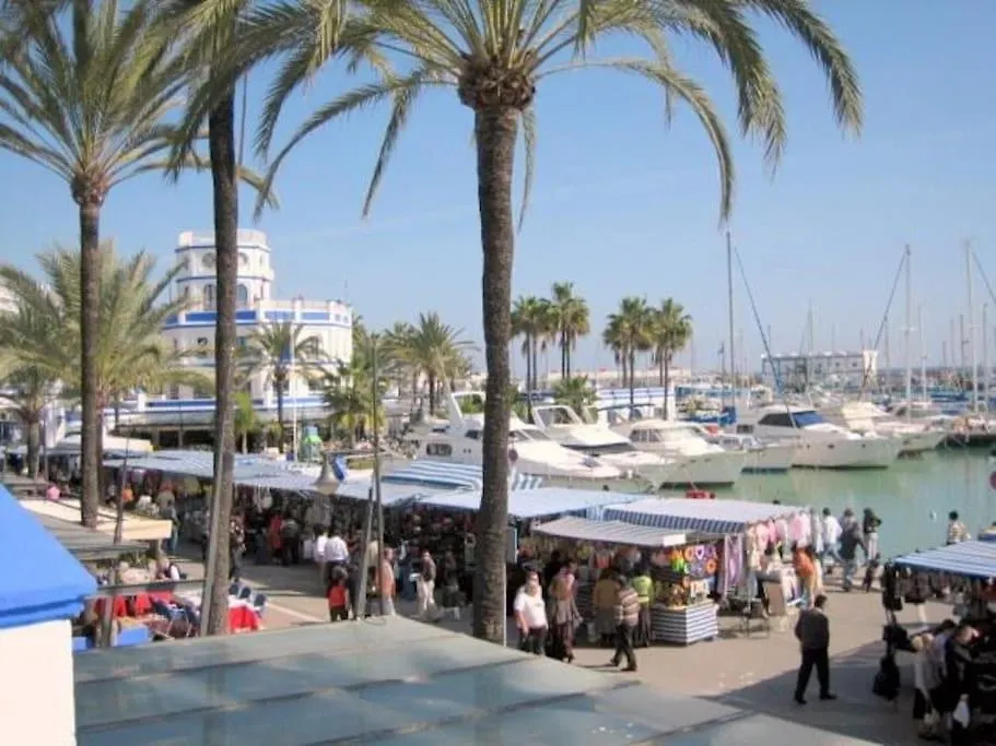 Estepona Puerto Ideal Location