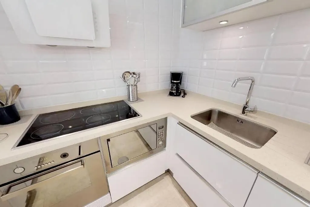 Estepona Puerto Ideal Location
