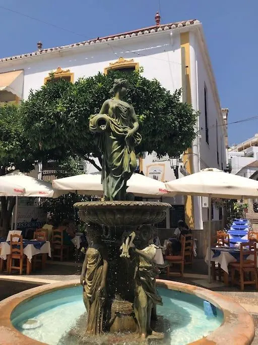 Estepona Puerto Ideal Location