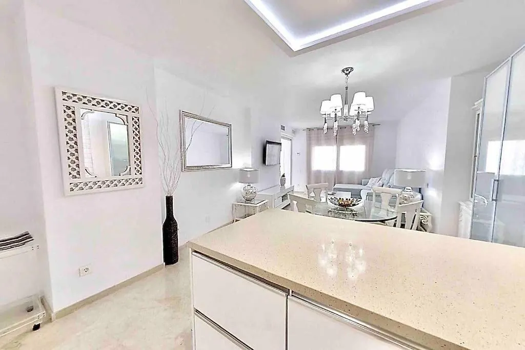Estepona Puerto Ideal Location